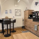 Stehtisch für Begleitpersonen